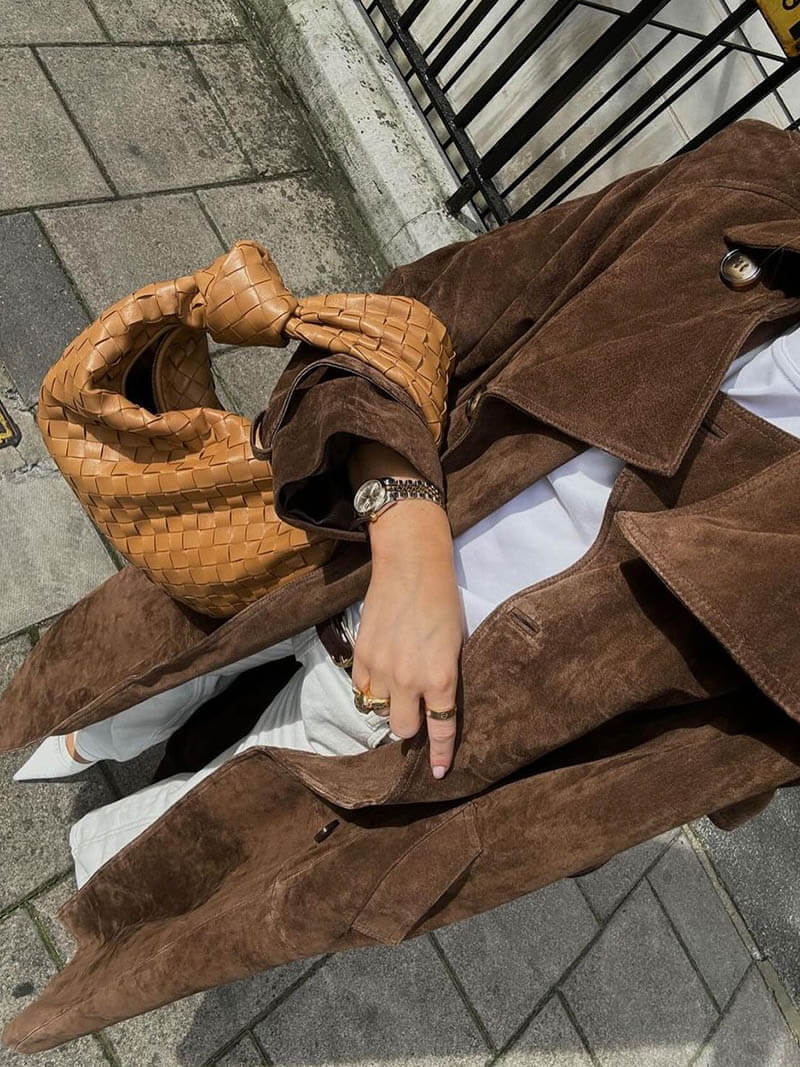 Trenchcoat Damen in Braun mit Gürtel und breitem Revers