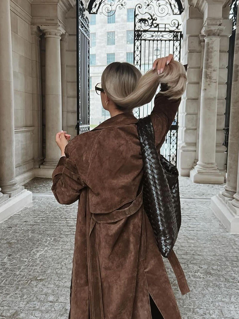 Trenchcoat Damen in Braun mit Gürtel und breitem Revers